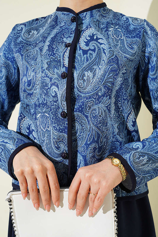 Completo doppio con giacca e gonna a motivo etnico, blu scuro