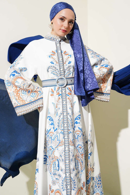 Vestido blanco con cinturón y botones con estampado étnico