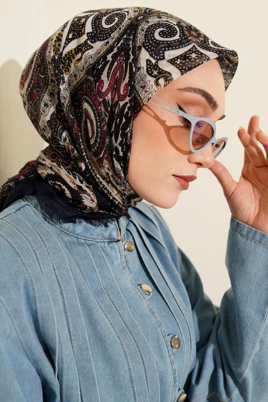 وشاح قطن مزخرف بنمط عرقي بلون أزرق داكن