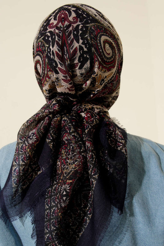 وشاح قطن مزخرف بنمط عرقي بلون أزرق داكن