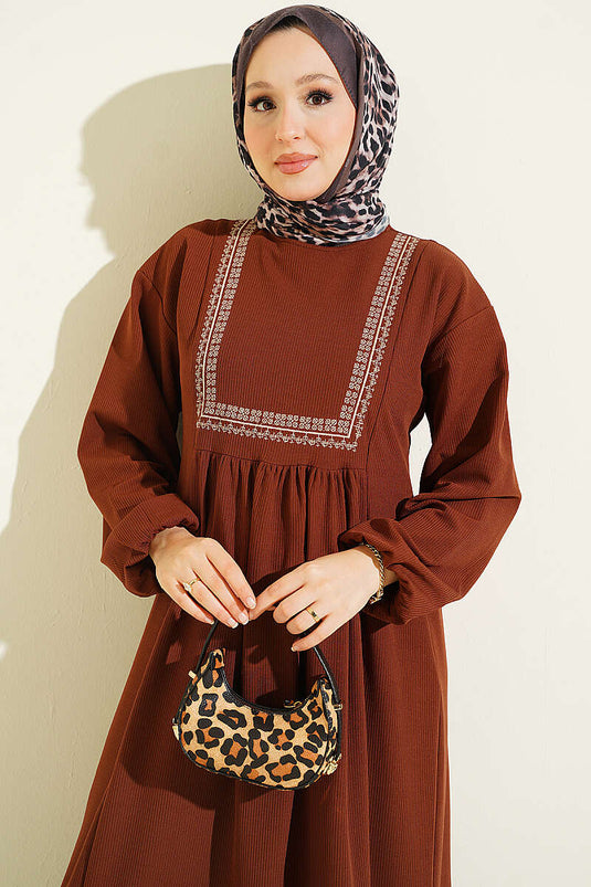 Etnik Desen Nakışlı Örme Elbise Kahve