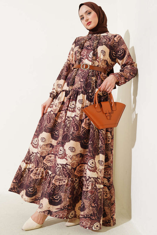 فستان بني بحزام ومنقوش عرقي