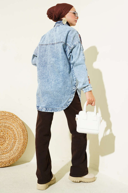 جاكيت جينز أزرق منقوش بشراشيب عرقية