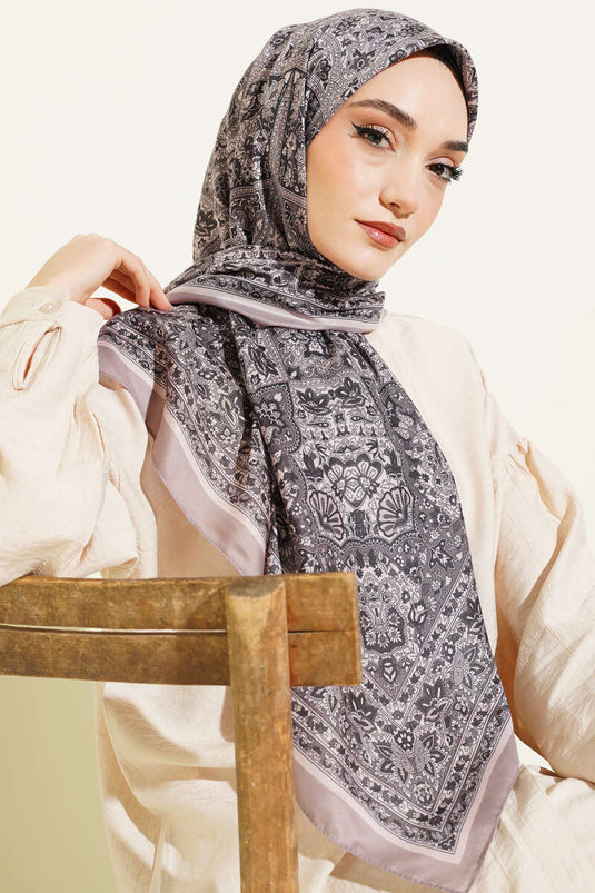 وشاح مزخرف بنقشة عرقية مع شريط متداخل بلون بيج رملي