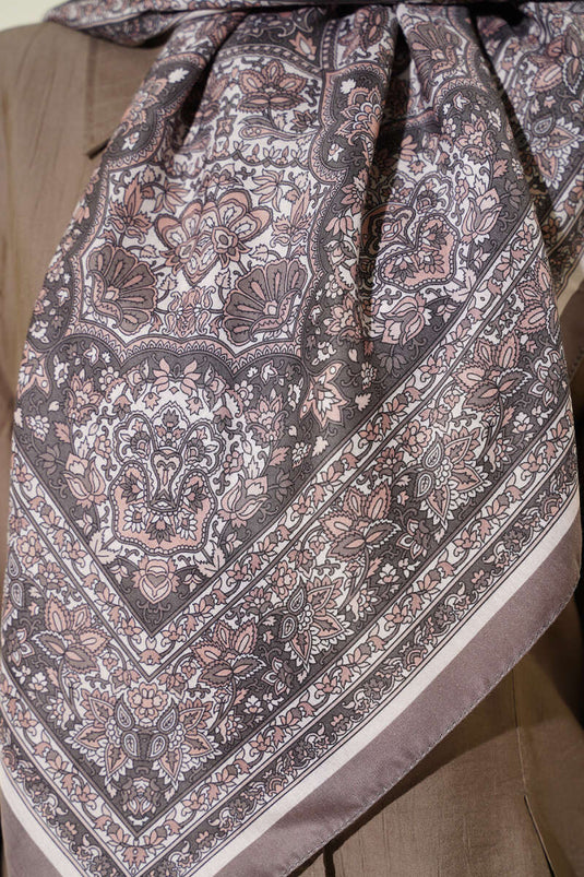 Foulard à rayures ethniques avec dégradé couleur vison