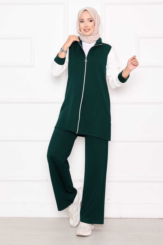 بدلة رياضية من قطعتين بسحاب ومزينة باللون الزمردي