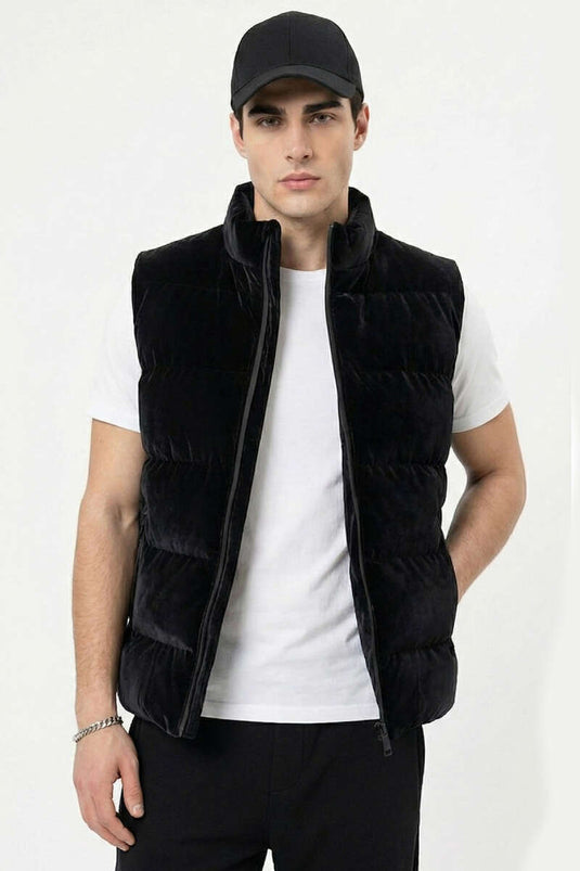 سترة رجالية مبطنة بسحاب وجيوب، لون أسود