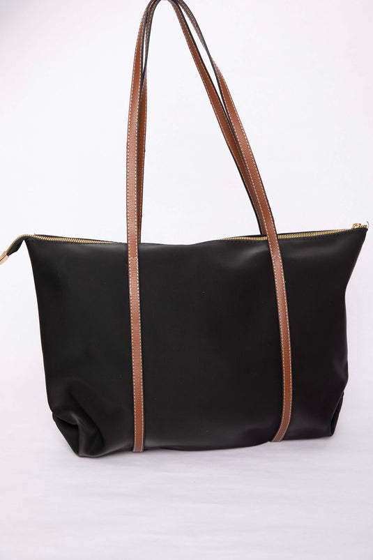 حقيبة يد وكتف بتفصيل سحاب باللون الأسود