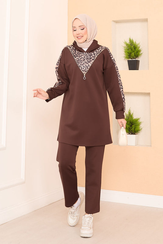 بدلة حجاب من قطعتين بنقشة جلد النمر وسحاب، لون بني