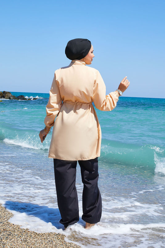 Bescheidener Badeanzug mit Reißverschluss in Beige