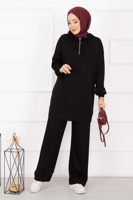 طقم محتشم بغطاء رأس وياقة بسحاب أسود