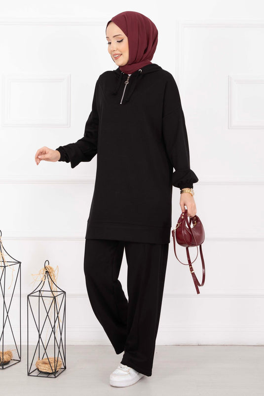 طقم محتشم بغطاء رأس وياقة بسحاب أسود