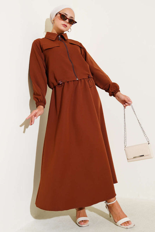 Completo doppio due pezzi con gonna, tasca con zip, colore marrone