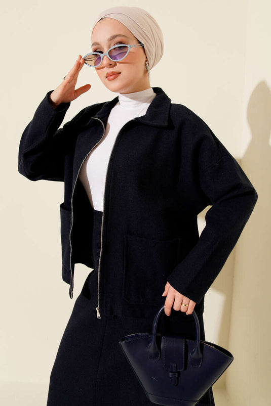 Ensemble deux pièces bleu marine avec poches zippées et jupe en cachemire