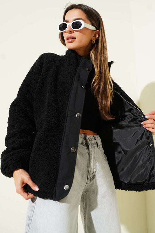 Veste en peluche noire avec fermeture éclair et boutons-pression