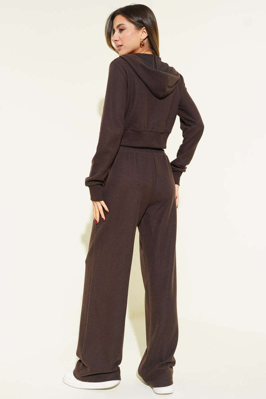 طقم مزدوج من سترة قصيرة بسحاب بلون بني