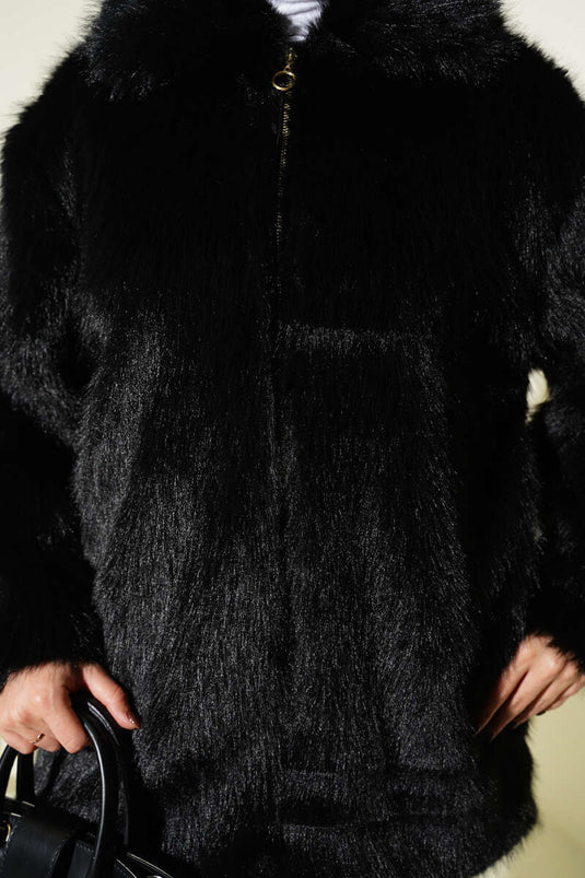 Manteau de fourrure noir à col de chemise zippé