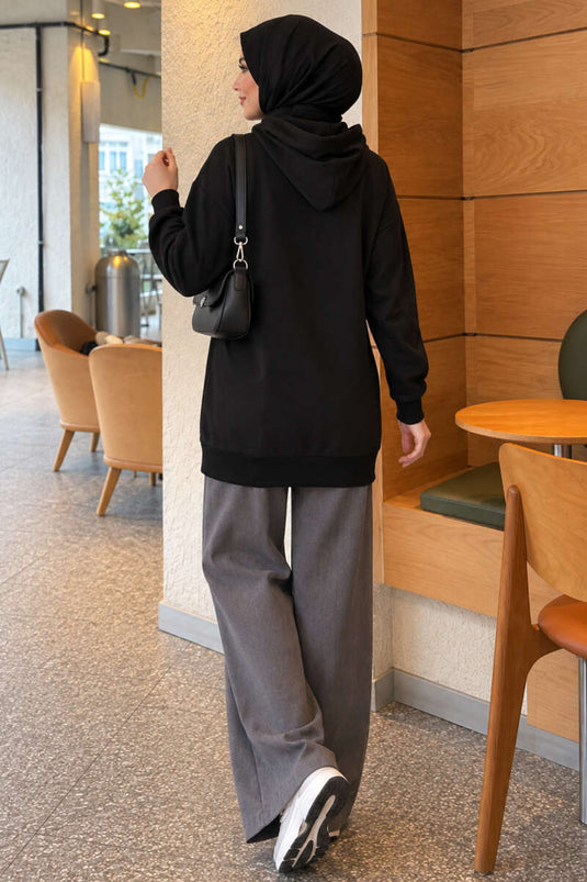 Schwarze Kapuzenjacke Mit Reißverschluss Und Kängurutaschen