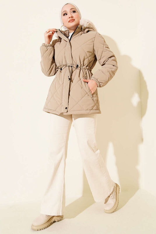Manteau Court Matelassé Beige À Capuche Et Fermeture Éclair