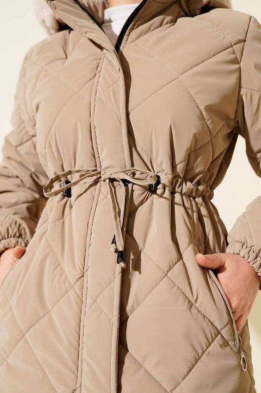 Manteau Court Matelassé Beige À Capuche Et Fermeture Éclair