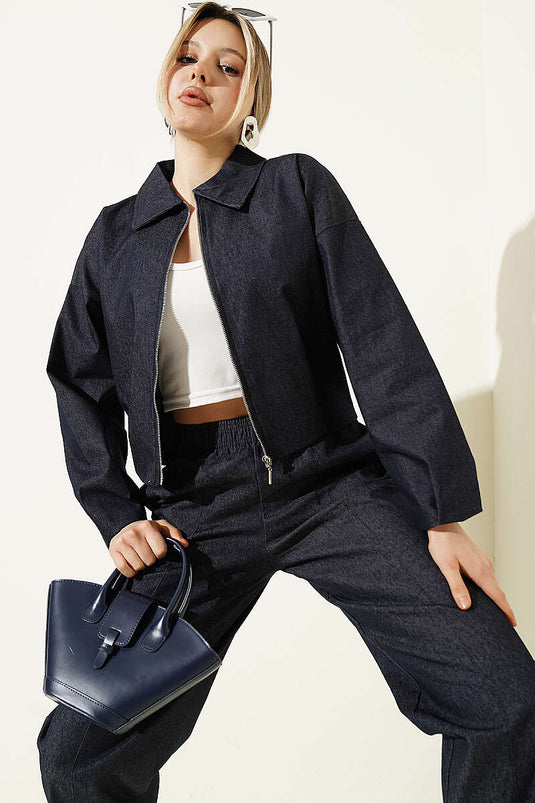 Completo in jeans con giacca corta con zip blu scuro