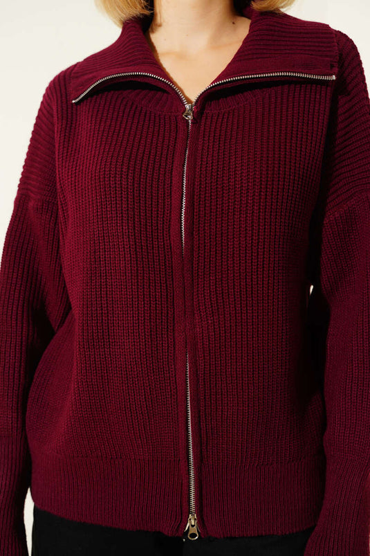 Burgunderfarbene Strickjacke mit Reißverschluss und Rippstrick