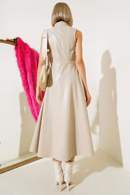 فستان جلدي بسحاب وأكمام صفرية، بيج