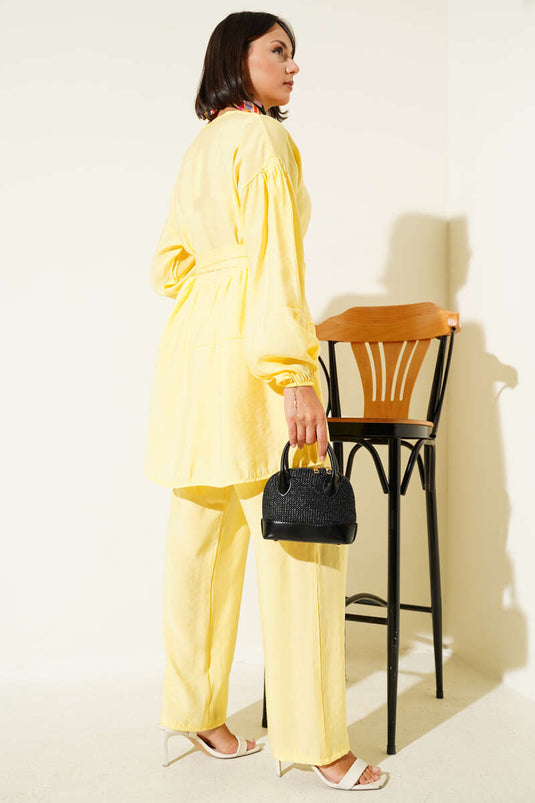 طقم من قطعتين بتفاصيل حجرية وإغلاق بسحاب، أصفر