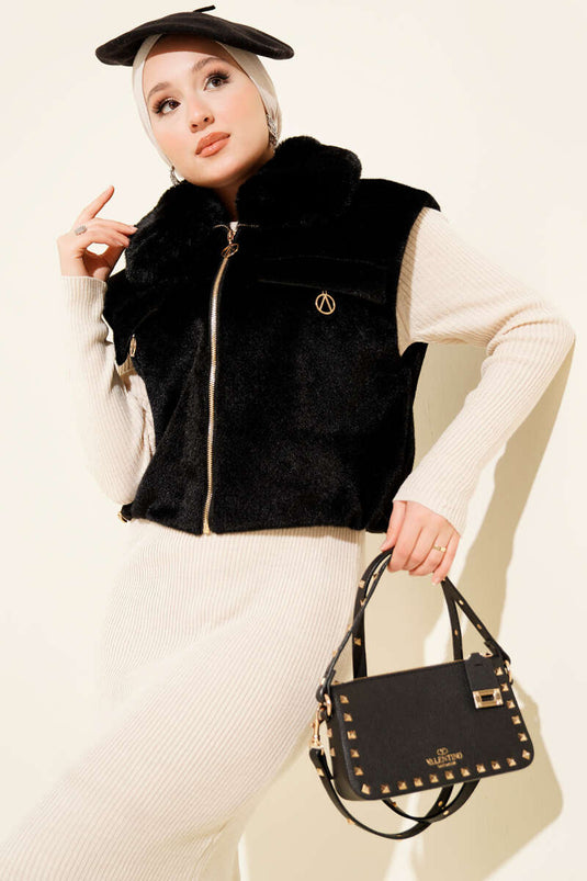 Schwarze, flauschige Kurzweste mit Reißverschlusskragen