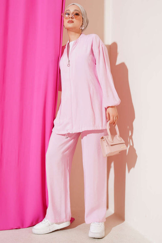 Costume deux pièces rose avec poches latérales zippées