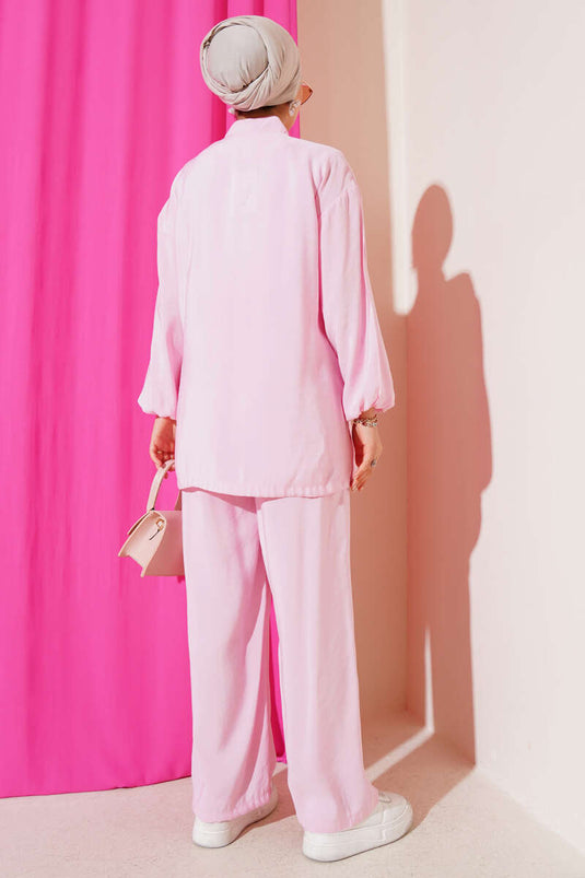 Costume deux pièces rose avec poches latérales zippées