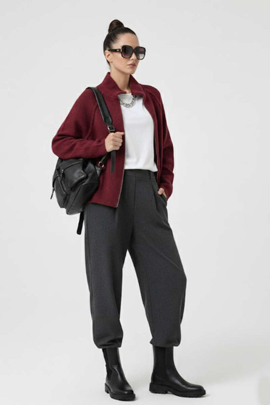 Burgunderfarbene Strickjacke mit halben Kragen und Reißverschluss