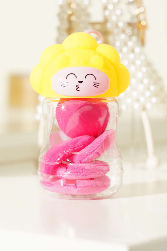 إسفنجة مكياج بتفاصيل مجسمة بلون الفوشيا