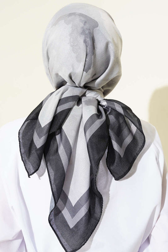 فيوري ديزين لينا إيشارب أسود