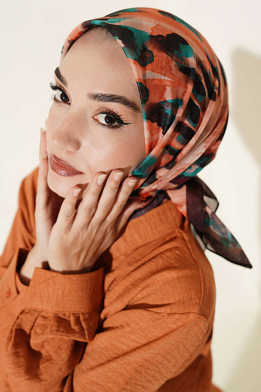 وشاح ناعم بنقشة فرشاة بلون القهوة الدافئة