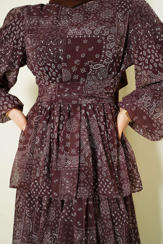 فستان متعدد الطبقات بنقشة الكشكش بني