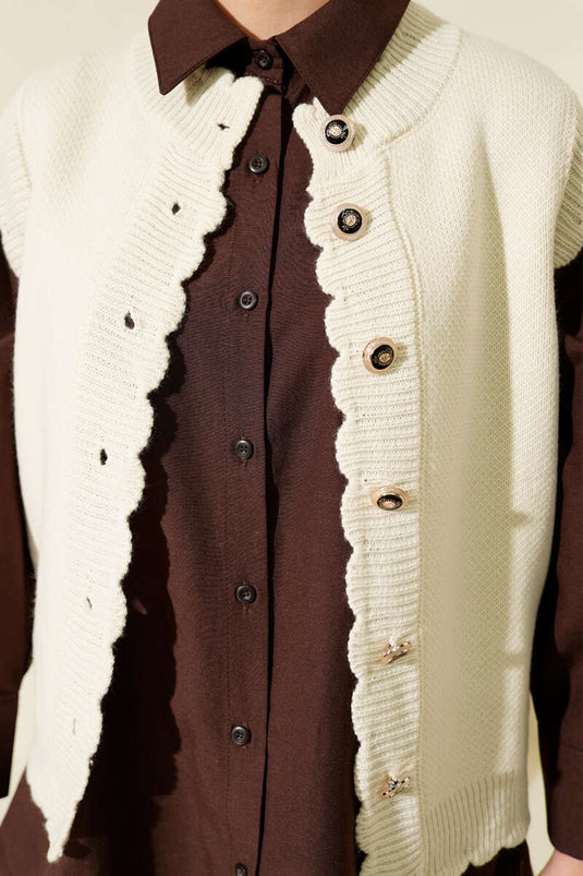 Fırfır Detaylı Düğmeli Triko Yelek Bej