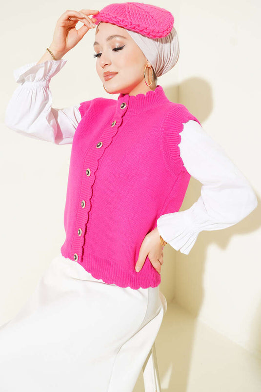 سترة صوفية بأزرار وتفاصيل كشكش باللون الفوشيا