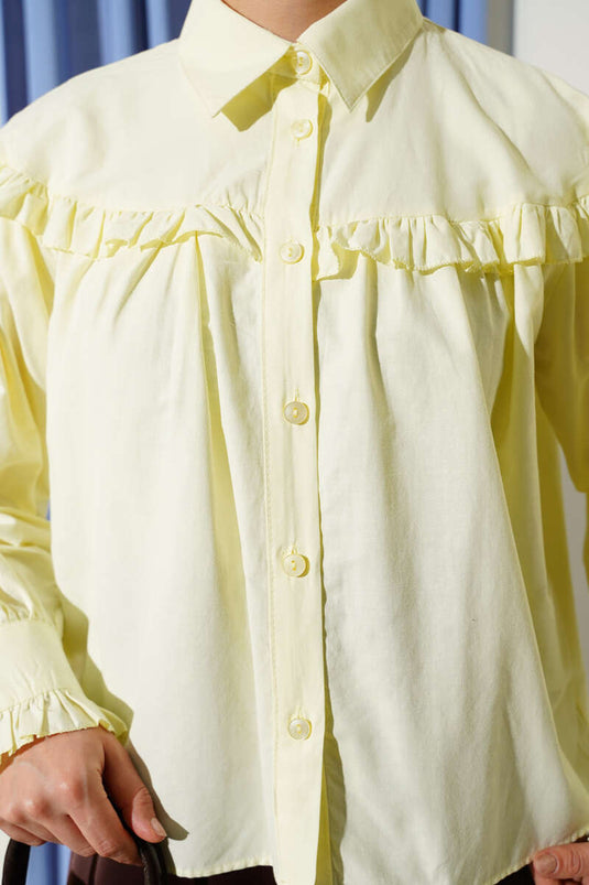 قميص قصير بتفاصيل كشكش باللون الأصفر