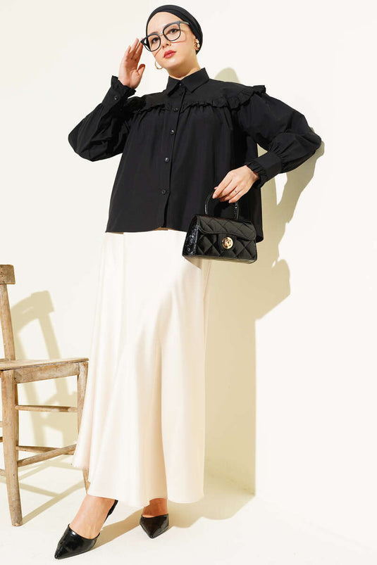 Chemisette noire à volants détaillés