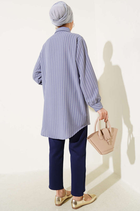 Chemise grise à rayures, boutons et volants en pierre