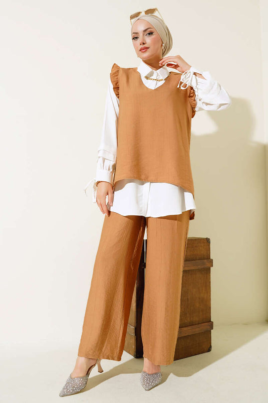 Costume Trois Pièces Détail Volants Camel