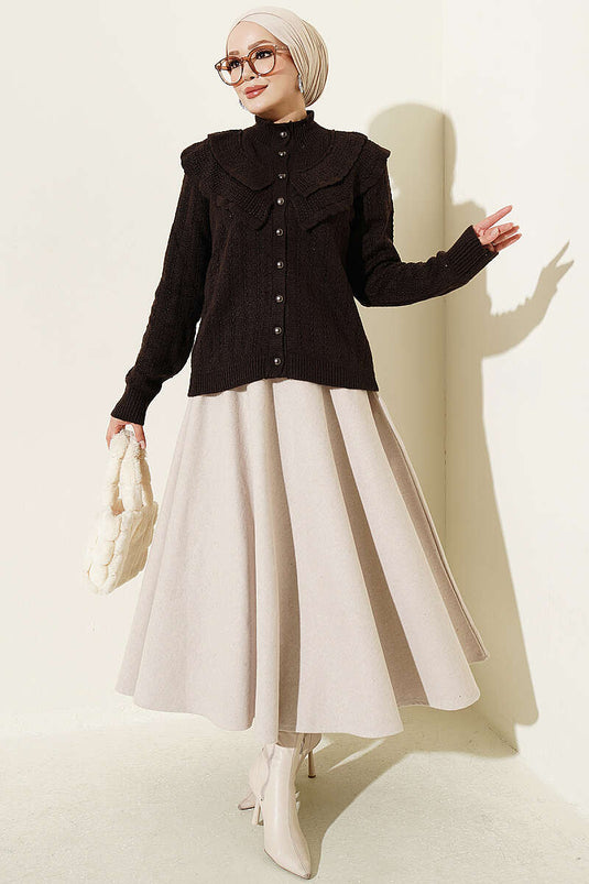 Chaqueta De Punto Con Cuello Ruffle Y Botones En Marrón