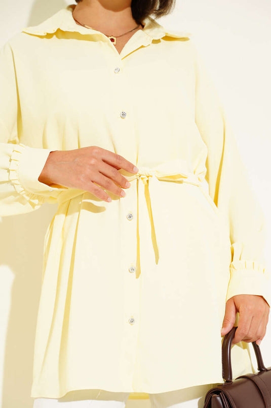 Hemd mit Rüschenkragen und Gürtel in Gelb