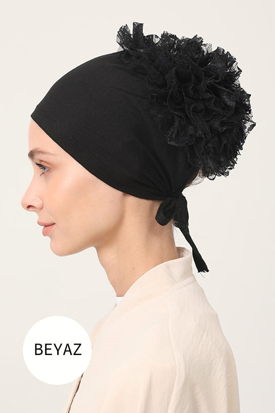 Bonnet blanc à volants