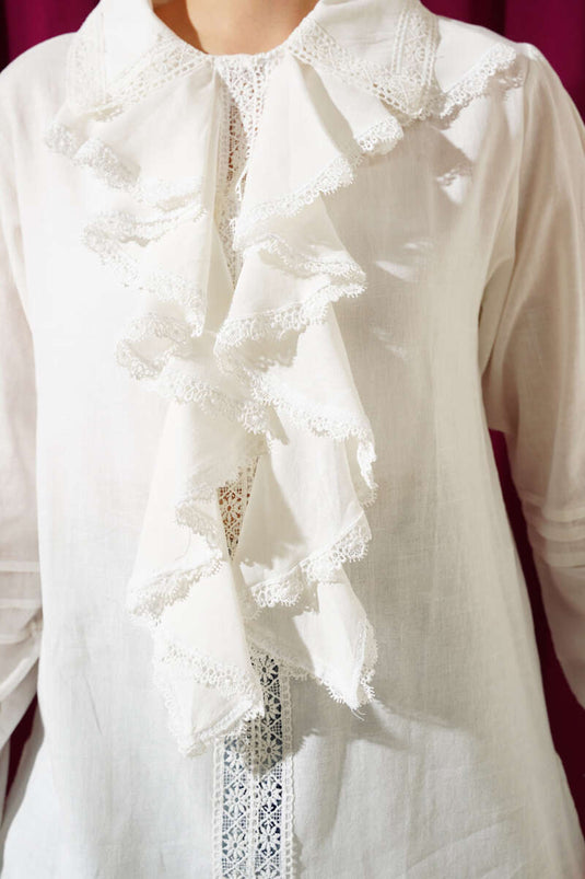 Chemise en lin à col en dentelle à volants écru