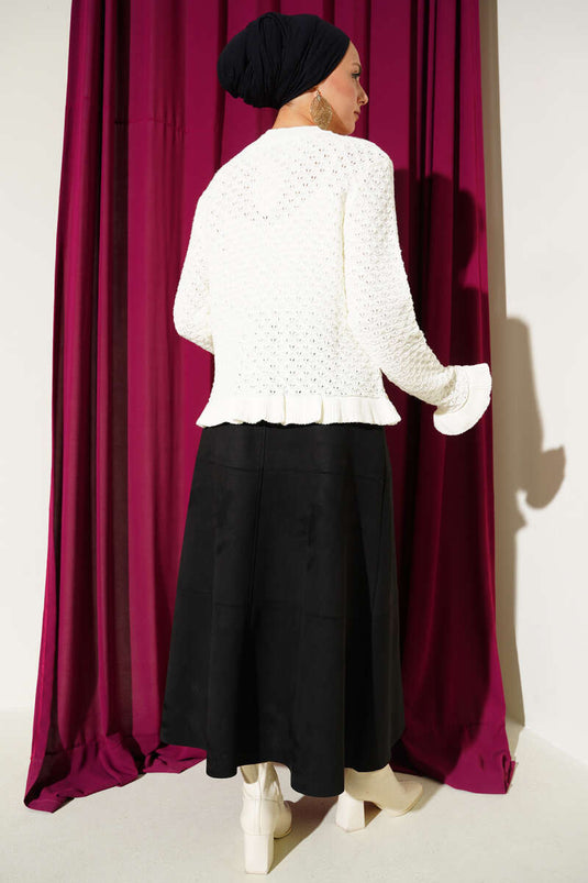 كارديجان قصير محبوك بكشكشة وأزرار، لون بيج فاتح