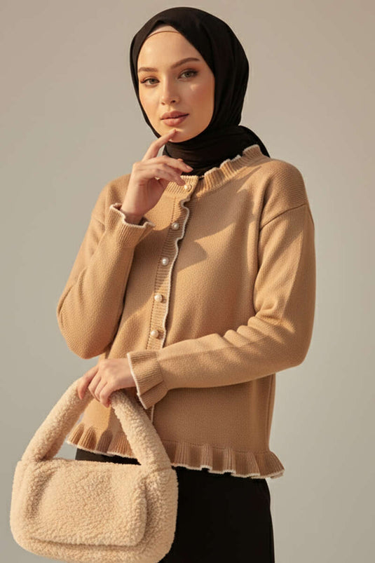 Cardigan boutonné en tricot à volants et perles Latte