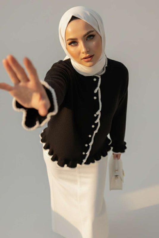 Cardigan boutonné en maille à volants et perles noir