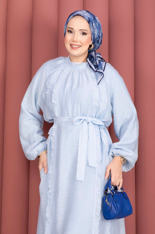 Robe de modest fashion à volants avec ceinture, bleu bébé